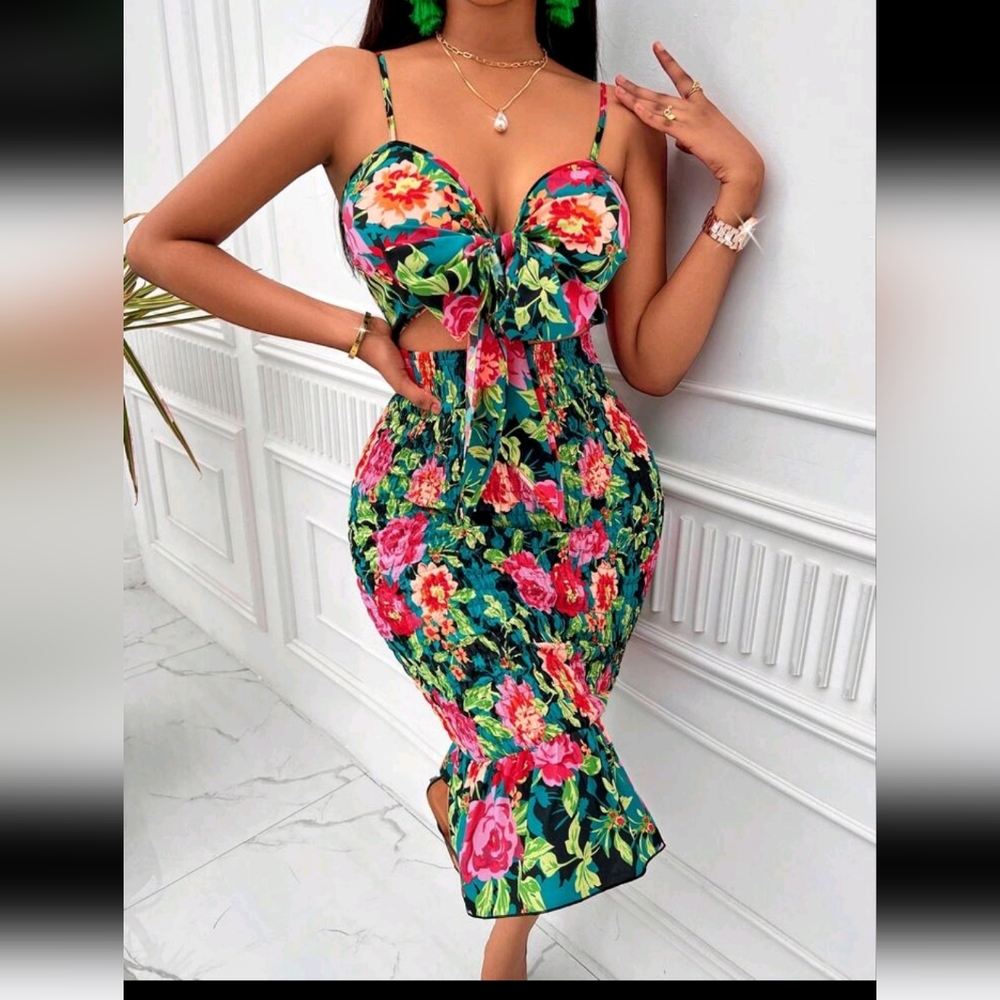 Pretty floral dress, never worn!